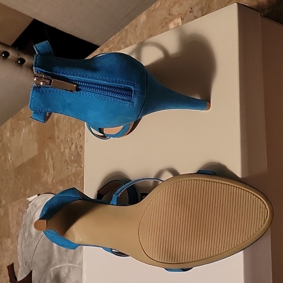 Shoes - Picture 5 of 6